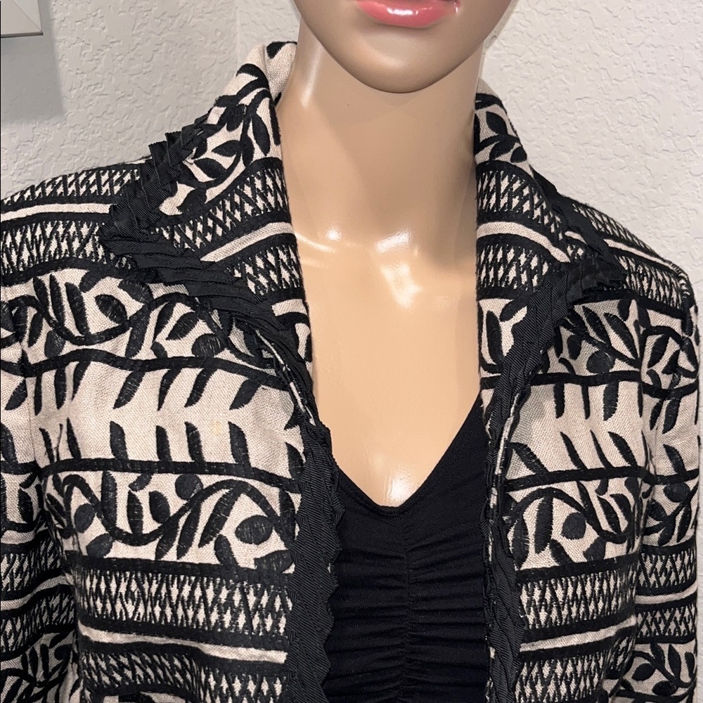 Vintage-Carlisle-Women's Black and Cream Patterned Jacket - Picture 8 of 9
